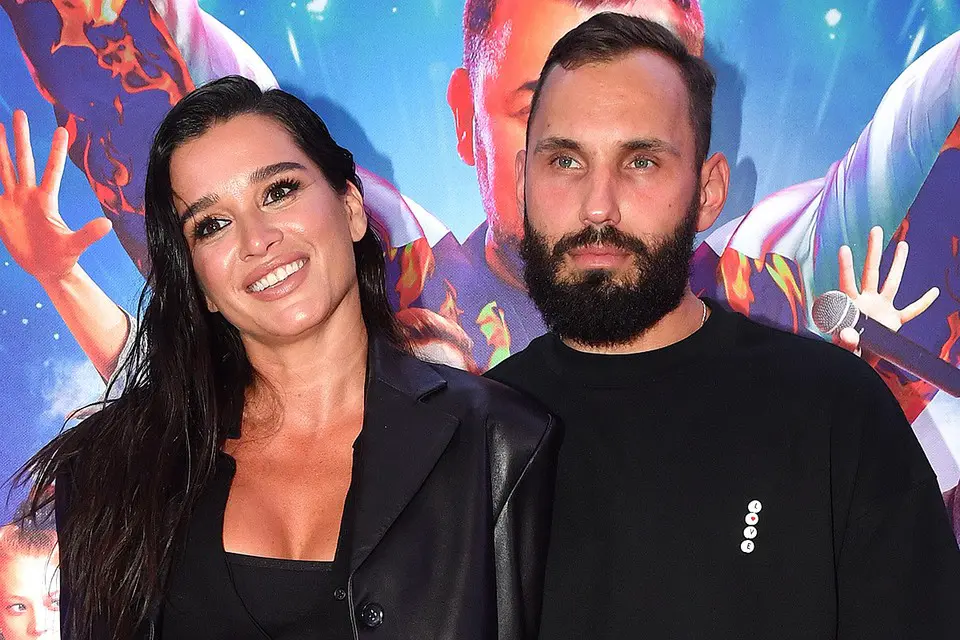 Ксения Бородина вышла и Николай Сердюков.