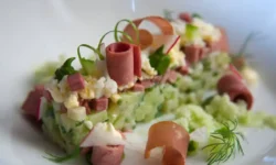 Владимир Мухин и Сергей Миронов делятся секретами окрошки в White Rabbit и Мясо&Рыба vladimir muhin i sergej mironov delyatsya sekretami okroshki v i myasoryba-fabrec-ru-174894949900-0