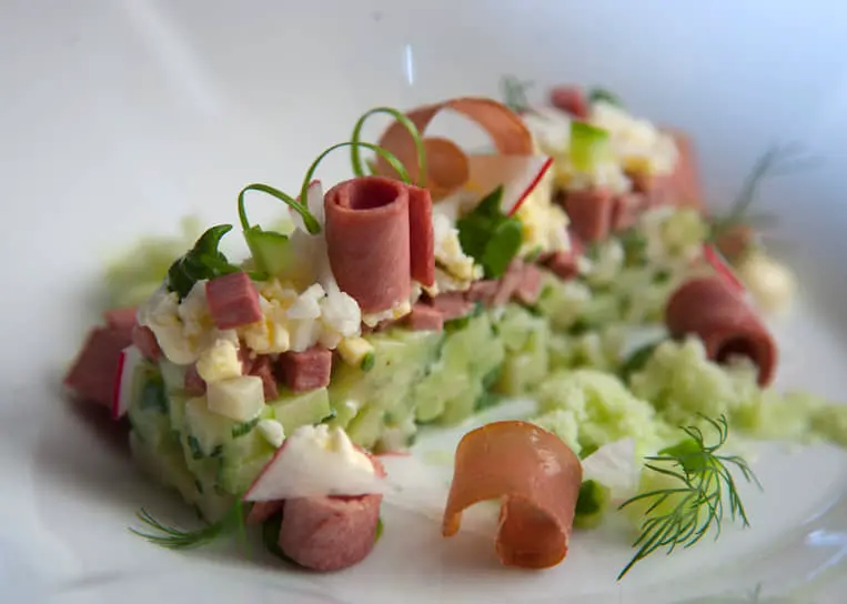 Владимир Мухин и Сергей Миронов делятся секретами окрошки в White Rabbit и Мясо&Рыба-0