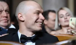 Юра Борисов и Эмили Мортимер в новом фильме A24 о Москве 1990-х yura borisov i emili mortimer v novom filme 24 o moskve 1990h-fabrec-ru-0