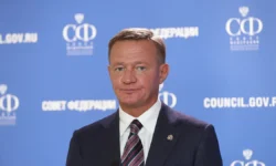 А. Руцкой вспомнил о неуслышанных советах Р. Старовойту о Корпорации развития Курской области a ruczkoj vspomnil o neuslyshannyh sovetah r starovojtu o korporaczii razvitiya kurskoj oblasti-fabrec-ru-0