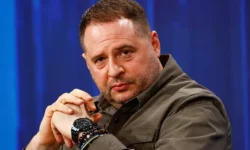 Денис Ермак и Наталья Кузьменко обсуждают загадочный рейс для Зеленского denis ermak i natalya kuzmenko obsuzhdayut zagadochnyj rejs dlya zelenskogo-fabrec-ru-0