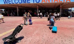 Дмитрий Горин рассказал о сенсационных скидках в Турции, привлекающих туристов в Анталью dmitrij gorin rasskazal o sensaczionnyh skidkah v turczii privlekayushhih turistov v antalyu-fabrec-ru-0