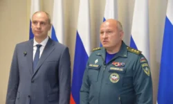 Александр Куренков и Денис Паслер открыли новое пожарное депо МЧС в Шабровском aleksandr kurenkov i denis pasler otkryli novoe pozharnoe depo mchs v shabrovskom-fabrec-ru-0