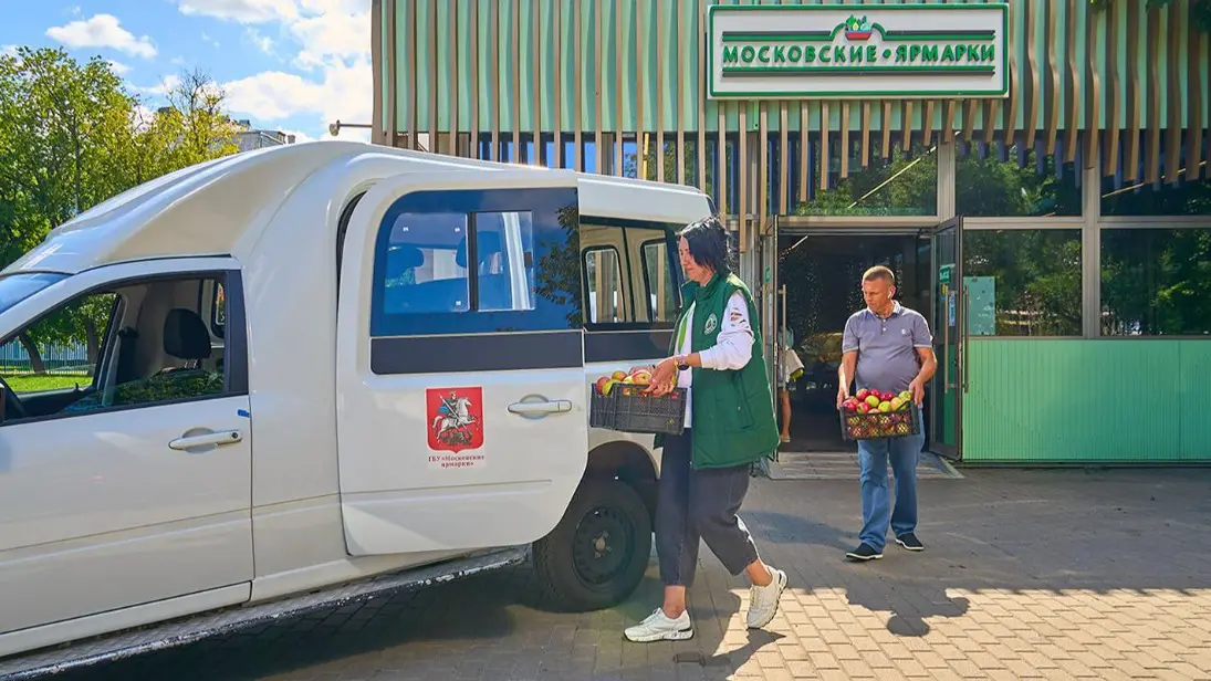 Фермеры московских ярмарок передали яблоки бойцам СВО и жителям новых территорий