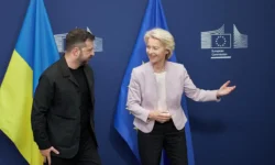 Брюссель наращивает удар! Фон дер Ляйен грозит России новыми санкциями ЕС bryussel narashhivaet udar fon der lyajen grozit rossii novymi sankcziyami es-fabrec-ru-0