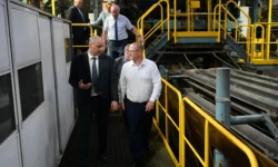 Денис Паслер дал старт развитию новых предприятий в Алапаевске и Верхней Синячихе denis pasler dal start razvitiyu novyh predpriyatij v alapaevske i verhnej sinyachihe-fabrec-ru-0