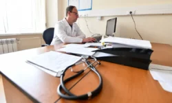 Депутат Чаплин выступил о новшествах выбора поликлиники в Госдуме РФ deputat chaplin vystupil o novshestvah vybora polikliniki v gosdume rf-fabrec-ru-0