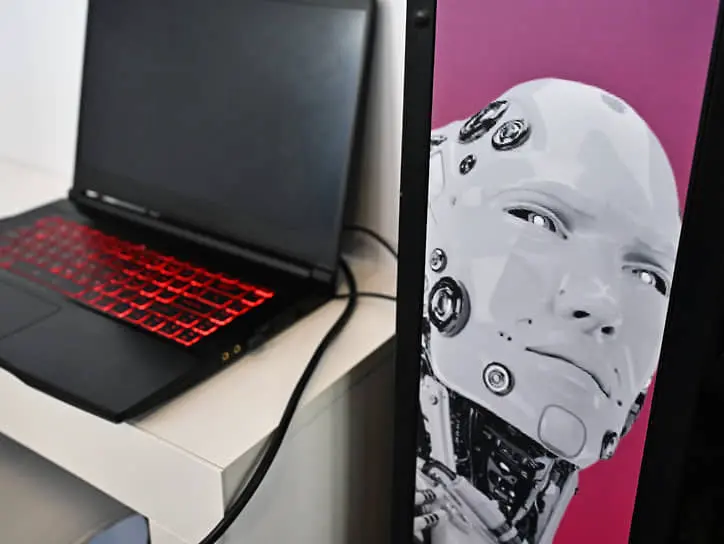 ChatGPT и Anthropic обсудили роль ИИ в жизни людей и будущее цифровых связей-0