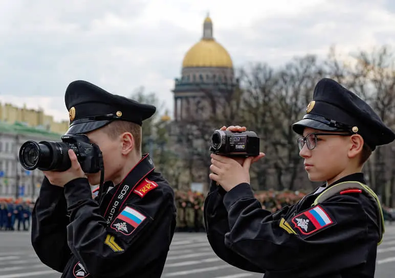 Sony и Fujifilm Ведут Рекордные Продажи Фотоаппаратов в России!-0