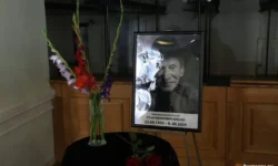 Иван Краско и актеры театра Комиссаржевской почтили память в Санкт-Петербурге ivan krasko i aktery teatra komissarzhevskoj pochtili pamyat v sanktpeterburge-fabrec-ru-0