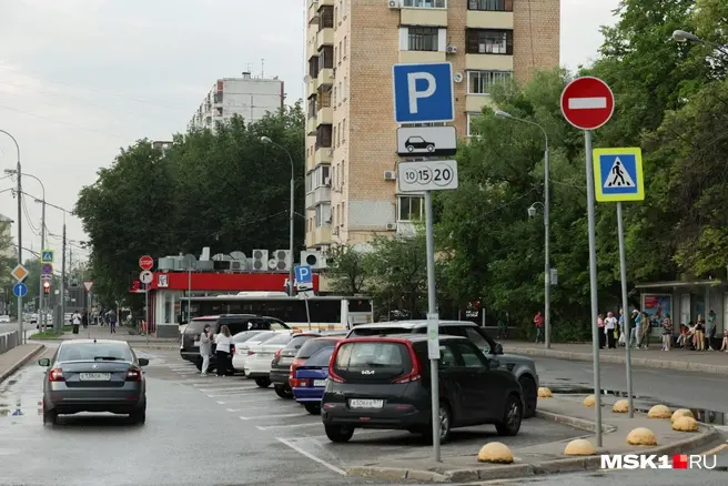 С 11 августа новые платные места для парковок организуют в трех городах Подмосковья | Источник: Дмитрий Толстошеев / MSK1.RU