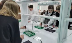 В Цементном открылся уникальный инженерный класс благодаря Невьянскому цементику и Александру Берчуку v czementnom otkrylsya unikalnyj inzhenernyj klass blagodarya nevyanskomu czementiku i aleksandru berchuku-fabrec-ru-0