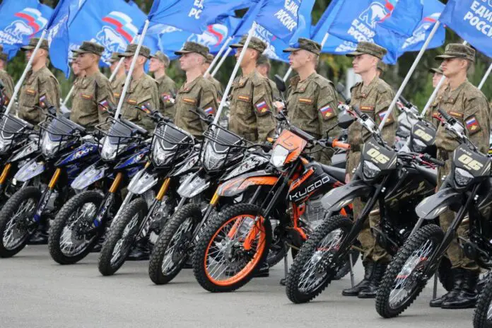 Владимир Якушев при поддержке фонда ветеранов СВО передал 100 мотоциклов ЦВО-0