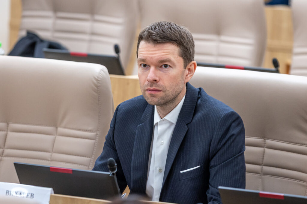 Алексей Вихарев обсуждает тени пропавших бойцов