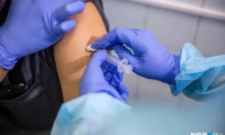 Сергей Леонов и Юлия Дрожжина предлагают включить ВПЧ и менингококк в календарь прививок sergej leonov i yuliya drozhzhina predlagayut vklyuchit vpch i meningokokk v kalendar privivok-fabrec-ru-0