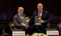 В.А. Садовничий и Амр Эззат Салама укрепляют позиции МГУ в космических исследованиях va sadovnichij i amr ezzat salama ukreplyayut poziczii mgu v kosmicheskih issledovaniyah-fabrec-ru-0