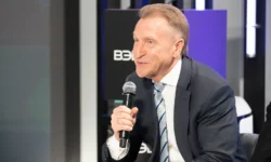 ВЭБ.РФ и Игорь Шувалов усиливают позиции «Просвещения» с Wildberries vebrf i igor shuvalov usilivayut poziczii prosveshheniya s -fabrec-ru-0