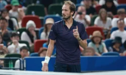 Даниил Медведев преодолевает кризис на пути к титулу турнира ATP 250 daniil medvedev preodolevaet krizis na puti k titulu turnira 250-fabrec-ru-0