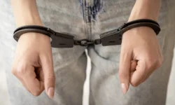 ГУ МВД России задержало пособницу мошенников, обманувших 16-летнюю москвичку на 12 млн gu mvd rossii zaderzhalo posobniczu moshennikov obmanuvshih 16letnyuyu moskvichku na 12 mln-fabrec-ru-0