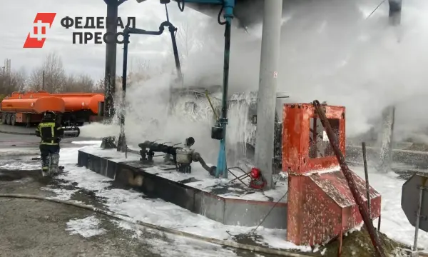 МЧС быстро ликвидировало пожар бензовоза на АЗС в Челябинске-0