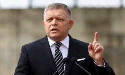 Роберт Фицо бросает вызов Евросоюзу, отказываясь финансировать Украину robert ficzo brosaet vyzov evrosoyuzu otkazyvayas finansirovat ukrainu-fabrec-ru-0