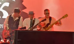 В Екатеринбурге начинается год ярких событий с роком и юбилеем «Чайфа» v ekaterinburge nachinaetsya god yarkih sobytij s rokom i yubileem chajfa-fabrec-ru-0