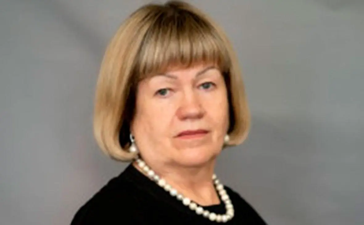 Директора школы № 7 Елена Мерена (МБОУ СОШ №7 г. Охи им. Д. М. Карбышева)