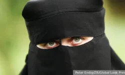 В школах Ханты-Мансийского автономного округа утверждены единые стандарты внешнего вида учащихся v shkolah hantymansijskogo avtonomnogo okruga utverzhdeny edinye standarty vneshnego vida uchashhihsya-fabrec-ru-0