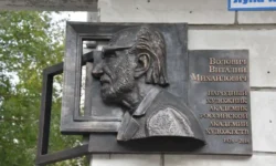 Виталий Волович, Иван Дубровин и Юрий Крылов увековечили культурную гордость Екатеринбурга vitalij volovich ivan dubrovin i yurij krylov uvekovechili kulturnuyu gordost ekaterinburga-fabrec-ru-0