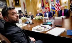 Владимир Зеленский и Дональд Трамп обсуждают передачу ракет Tomahawk vladimir zelenskij i donald tramp obsuzhdayut peredachu raket -fabrec-ru-0