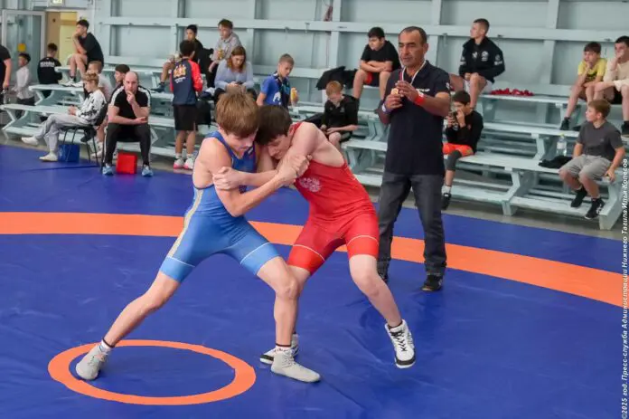 Юные борцы из Тагила демонстрируют успехи на турнире по греко-римской борьбе-0