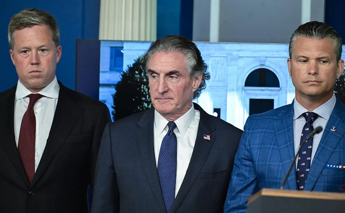 Дэниел Дрисколл (слева) и Пит Хегсет (справа) (Ron Sachs / Keystone Press Agency / Global Look Press)