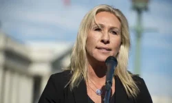 Дональд Трамп и Марджори Тейлор Грин обсуждают идеалы единства donald tramp i mardzhori tejlor grin obsuzhdayut idealy edinstva-fabrec-ru-0