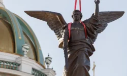 Финальные штрихи к монументу «Собор Архистратига Михаила» в Челябинске finalnye shtrihi k monumentu sobor arhistratiga mihaila v chelyabinske-fabrec-ru-0