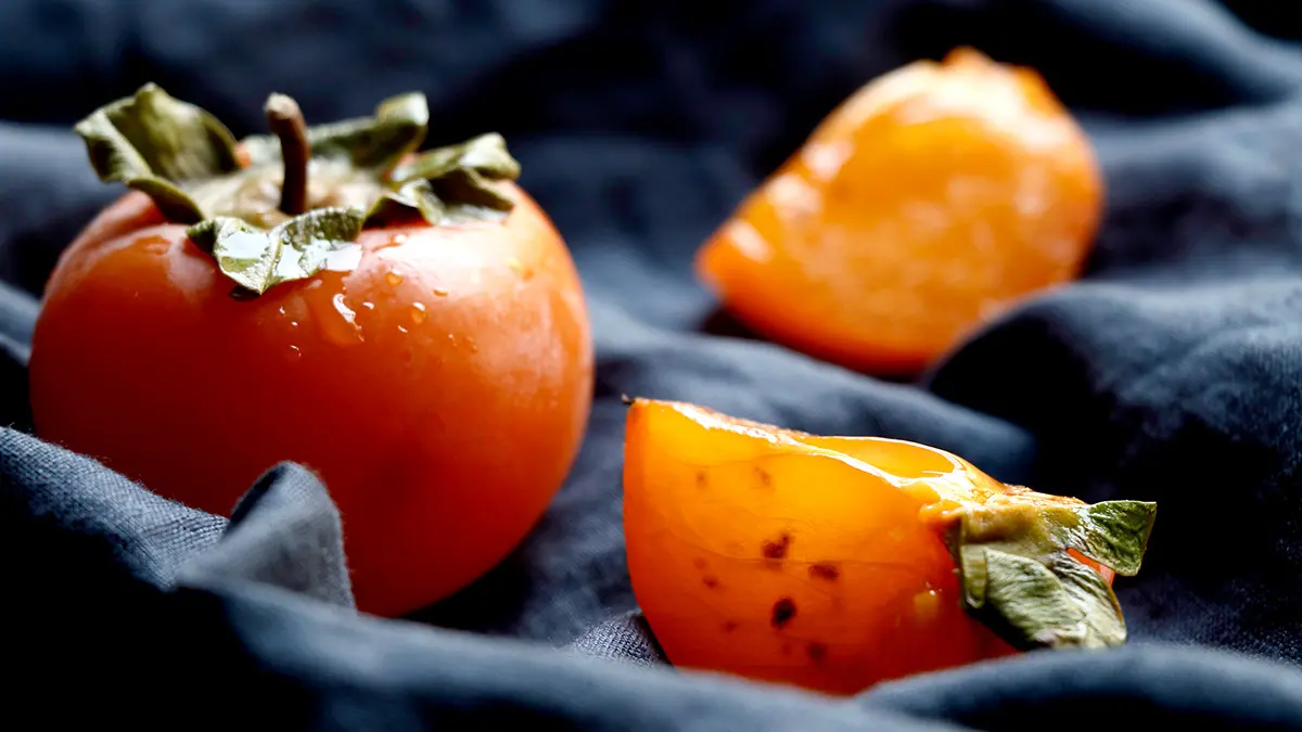 Чем хурма полезна для пожилых людей