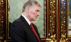 Кремль и Песков обсуждают тайны будущего трибунала и Нюрнберга kreml i peskov obsuzhdayut tajny budushhego tribunala i nyurnberga-fabrec-ru-0