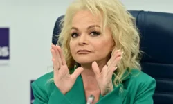 Лариса Долина и Михаил Гольдберг отмечают позитивные перемены в жилье с Дом.РФ larisa dolina i mihail goldberg otmechayut pozitivnye peremeny v zhile s domrf-fabrec-ru-0