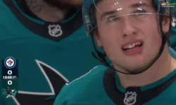 Никита Чибриков в игре Виннипег - Сан-Хосе попал клюшкой в лидера НХЛ nikita chibrikov v igre vinnipeg sanhose popal klyushkoj v lidera nhl-fabrec-ru-0