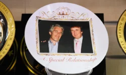 Новые письма и неожиданные детали о Джеффри Эпштейне, Дональде Трампе и Гислейн Максвелл novye pisma i neozhidannye detali o dzheffri epshtejne donalde trampe i gislejn maksvell-fabrec-ru-0