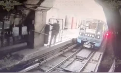 Полицейские в московском метро пресекли проникновение двух “зайцев” через тоннель policzejskie v moskovskom metro presekli proniknovenie dvuh zajczev cherez tonnel-fabrec-ru-0