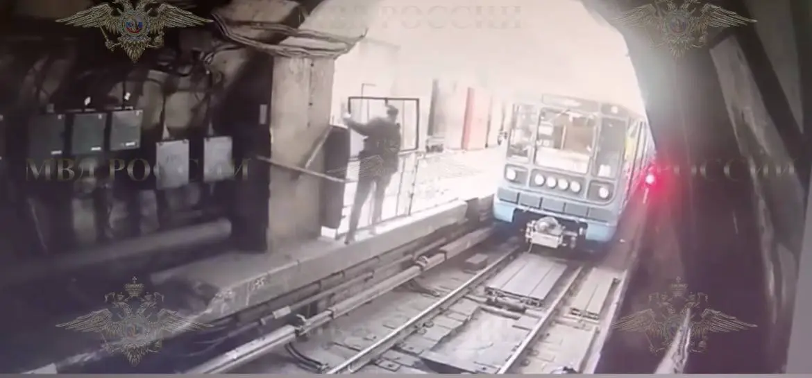 Двух «зайцев» задержали за проникновение в московское метро через тоннель