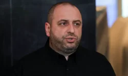 Рустем Умеров допрошен по делу Миндича, что создает новые угрозы для СНБО Украины rustem umerov doproshen po delu mindicha chto sozdaet novye ugrozy dlya snbo ukrainy-fabrec-ru-0