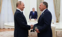 Секретная миссия Уиткоффа и Кушнера связана с передачей информации Путину sekretnaya missiya uitkoffa i kushnera svyazana s peredachej informaczii putinu-fabrec-ru-0