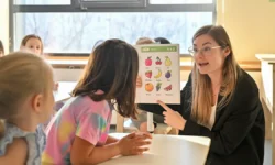 Сергей Миронов и Яна Лантратова развивают идеи поддержки молодых учителей sergej mironov i yana lantratova razvivayut idei podderzhki molodyh uchitelej-fabrec-ru-0