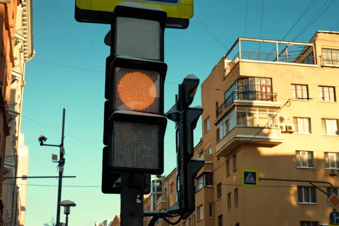 Швабе Ростех и УОМЗ произведут 2000 инновационных светофоров к 2025 году-0