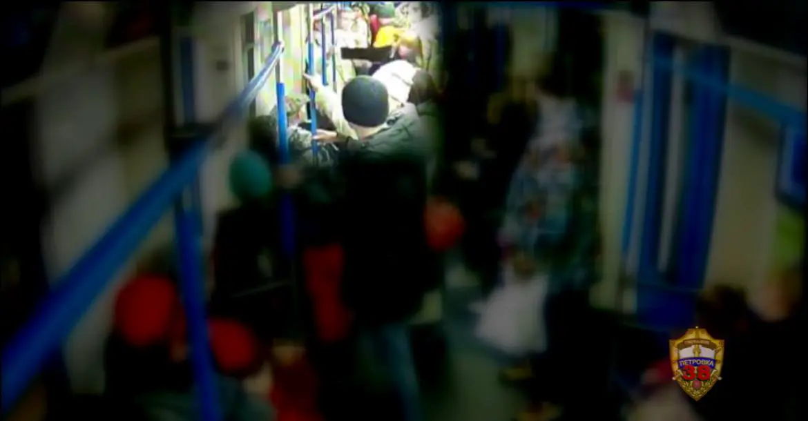 В Москве наказали пенсионерку, ударившую девушку головой о поручень в метро