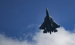 Су-57Э от компании «Сухой» блистает на Dubai Airshow 2025 в ОАЭ su57e ot kompanii suhoj blistaet na 2025 v oae-fabrec-ru-0