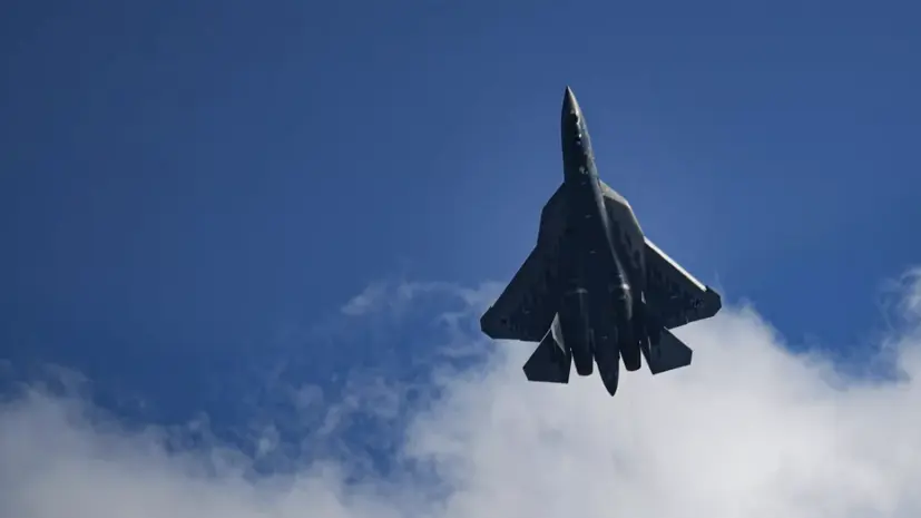 Российский истребитель Су-57Э впервые показали на авиасалоне в Дубае