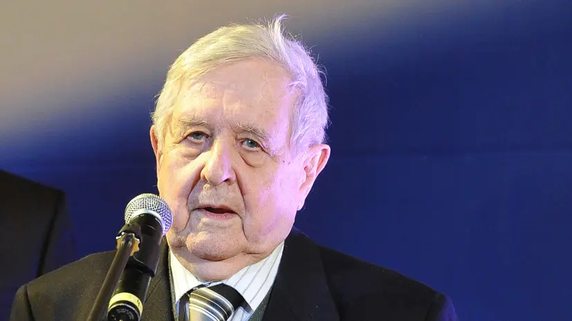 Путин прислал венок на церемонию прощания с почётным профессором СПбГУ Толстым